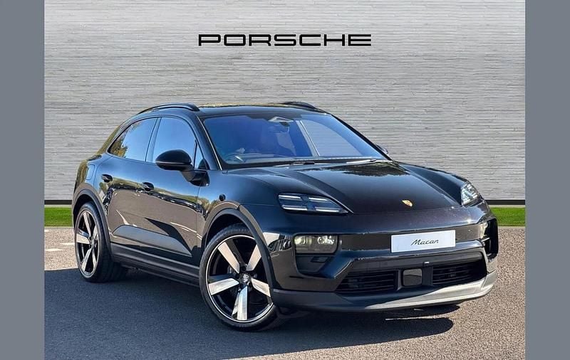 Black Used 2025 Porsche Macan SUV | £76,990 (Fair price) - Image 1/4