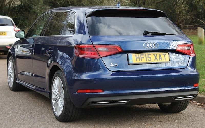 Used Audi A3 e-tron Comfort 204 HP (150 kW) 2015 Blue Hatchback