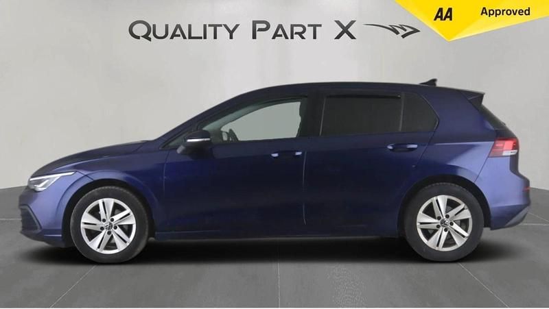 Second-hand VW Golf VIII Life 110 CP (80 kW) 2023 Albastru Hatchback