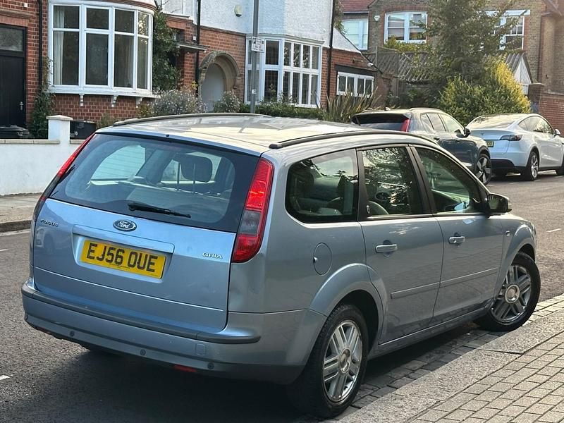Used Ford Focus Ghia 2006 Blue Estate