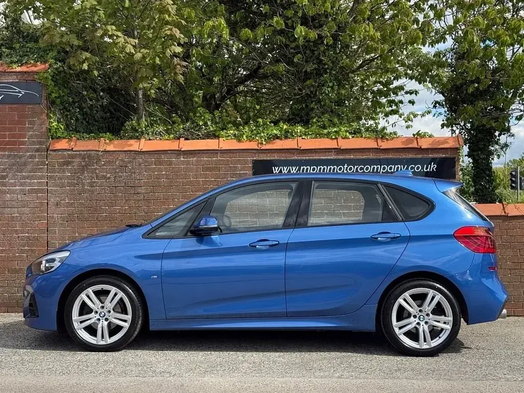 Begagnad BMW 218 M Sport 140 HK (102 kW) 2018 Blå Minibuss