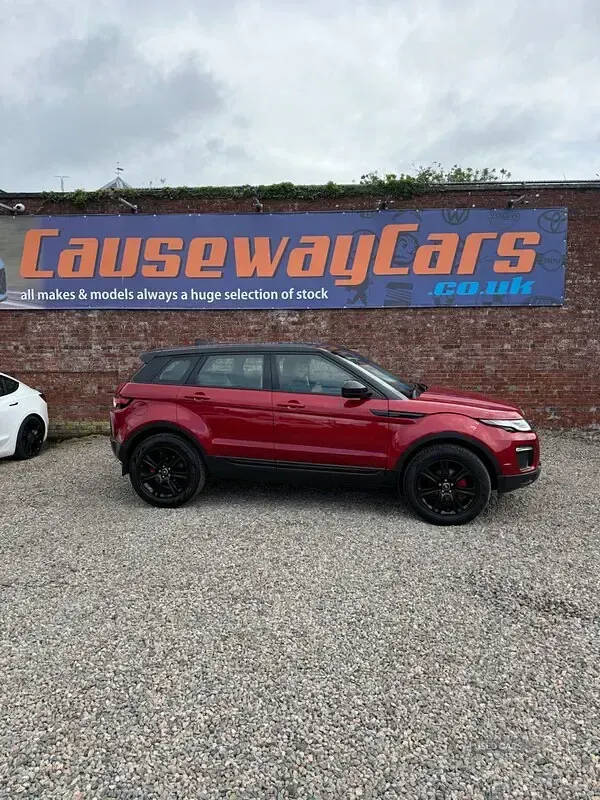Used Land Rover Range Rover evoque SE 150 HP (110 kW) 2017 Red Estate