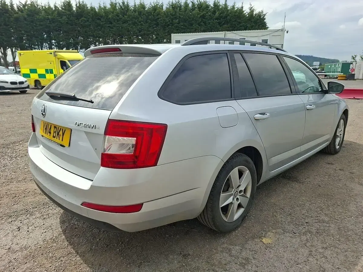 Begagnad Skoda Octavia SE 2014 Silver Kombi