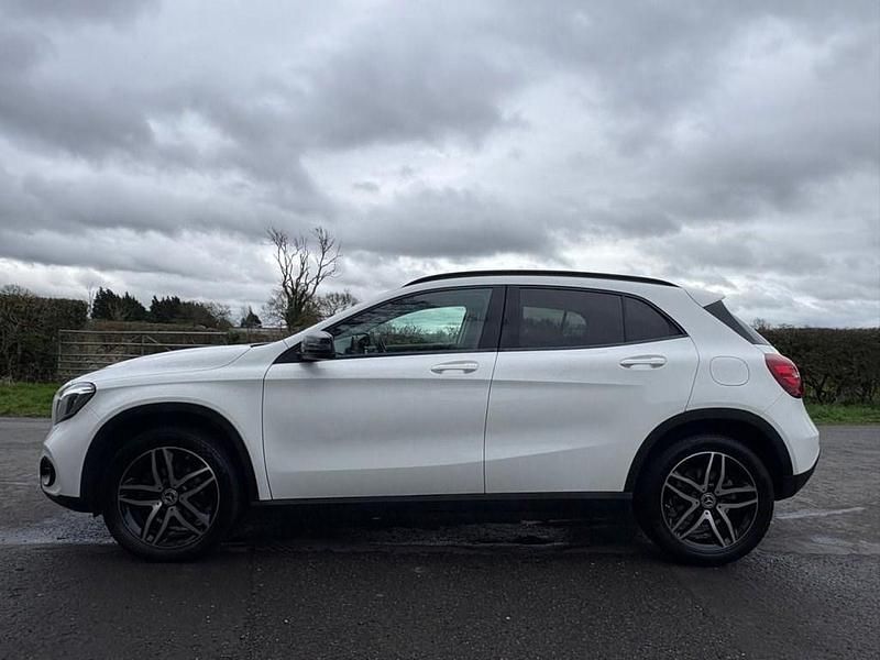 Used Mercedes GLA180 Urban 122 HP (89 kW) 2019 White SUV