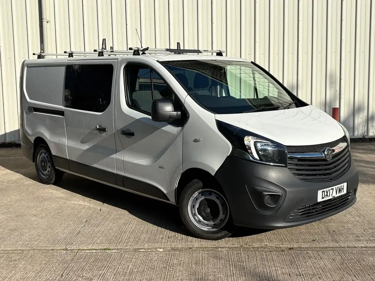 Used Vauxhall Vivaro 120 HP (88 kW) 2017 White