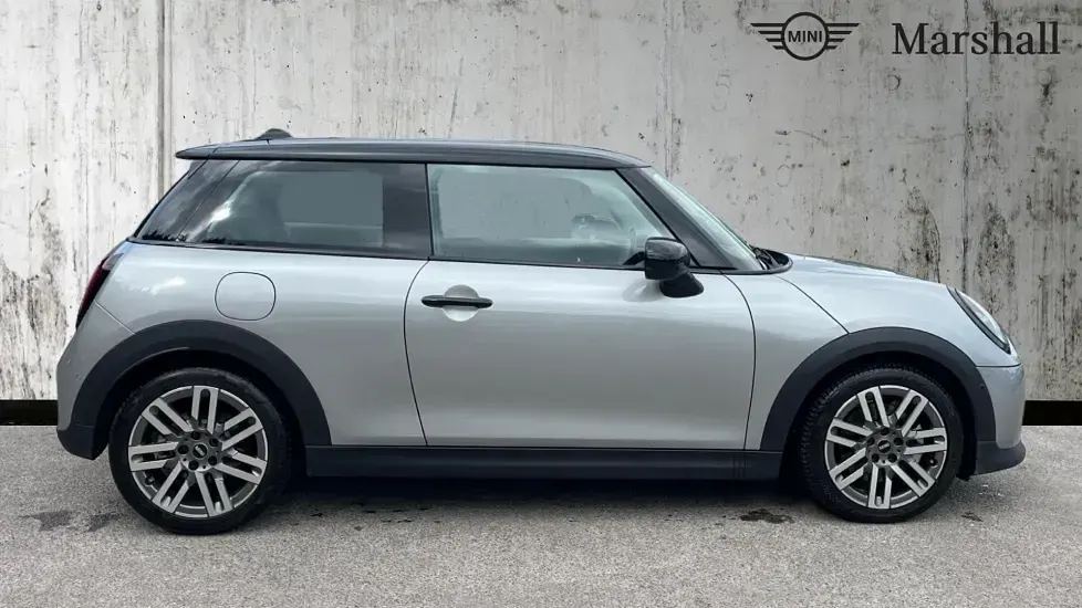 Used Mini Cooper Hatch 113 kW (154 HP) 2025 Silver Hatchback