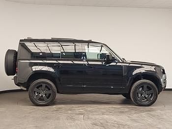 Usado Land Rover Defender HSE Dynamic 300 HP (220 kW) 2023 Preto SUV