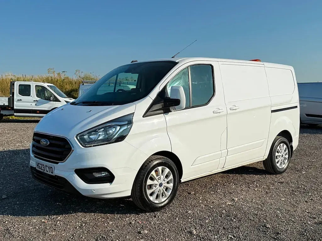 Used Ford Transit Custom Limited 130 HP (95 kW) 2023 White Van