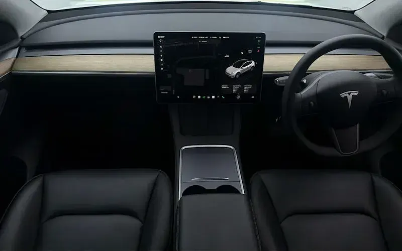 Used Tesla Model Y Standard Range 219 kW (299 HP) 2023 White SUV