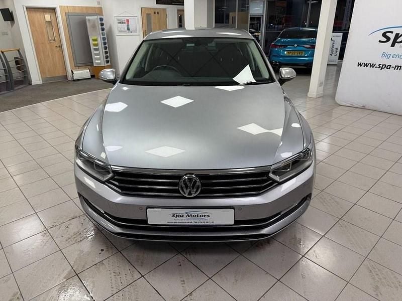 Usado VW Passat Business 150 HP (110 kW) 2018 Prateado Sedan