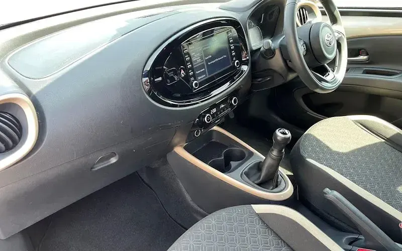 Used Toyota Aygo X 72 HP (52 kW) 2022 Beige SUV