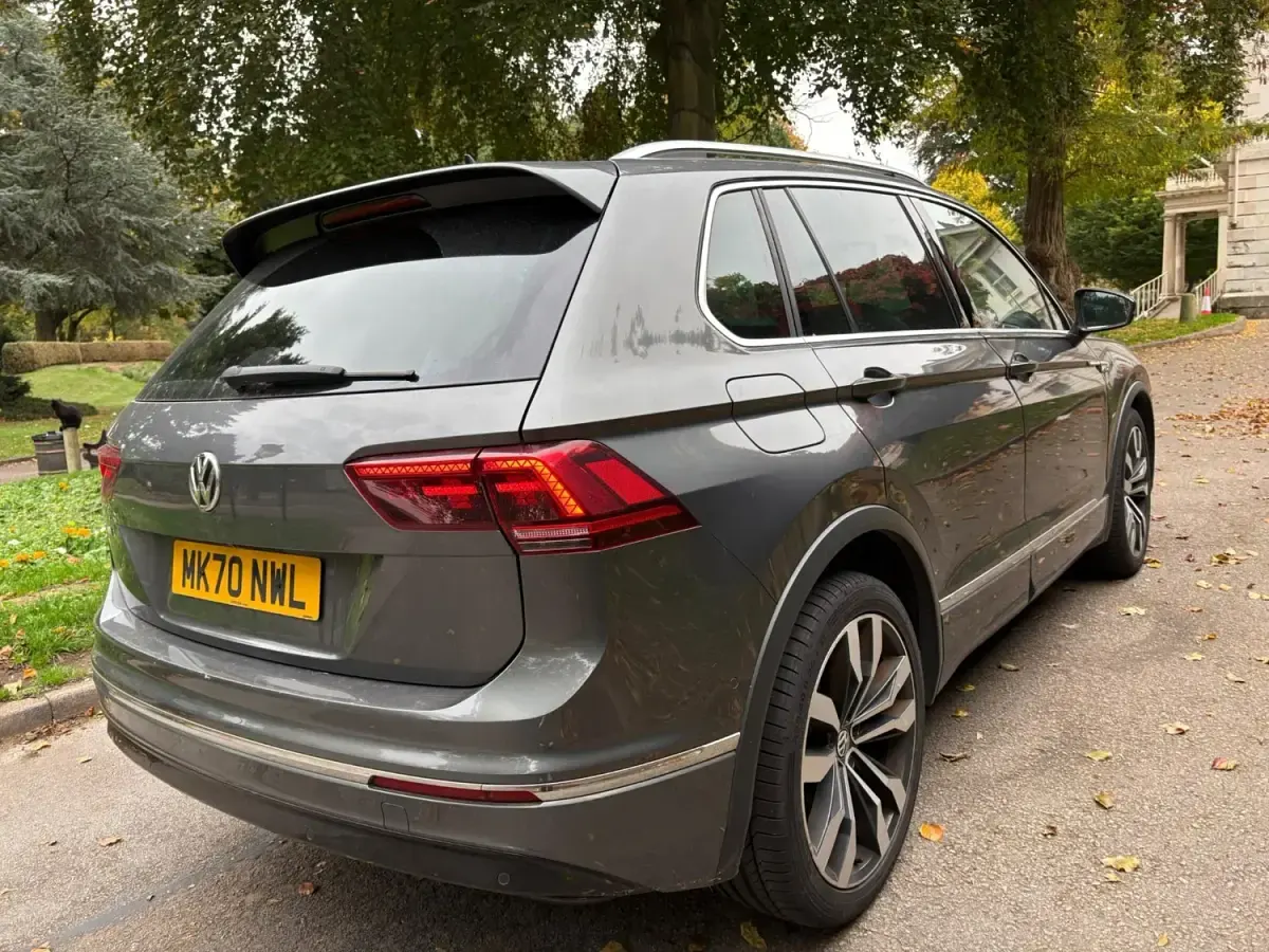 Usado VW Tiguan R-line 150 CV (110 kW) 2020 Gris SUV