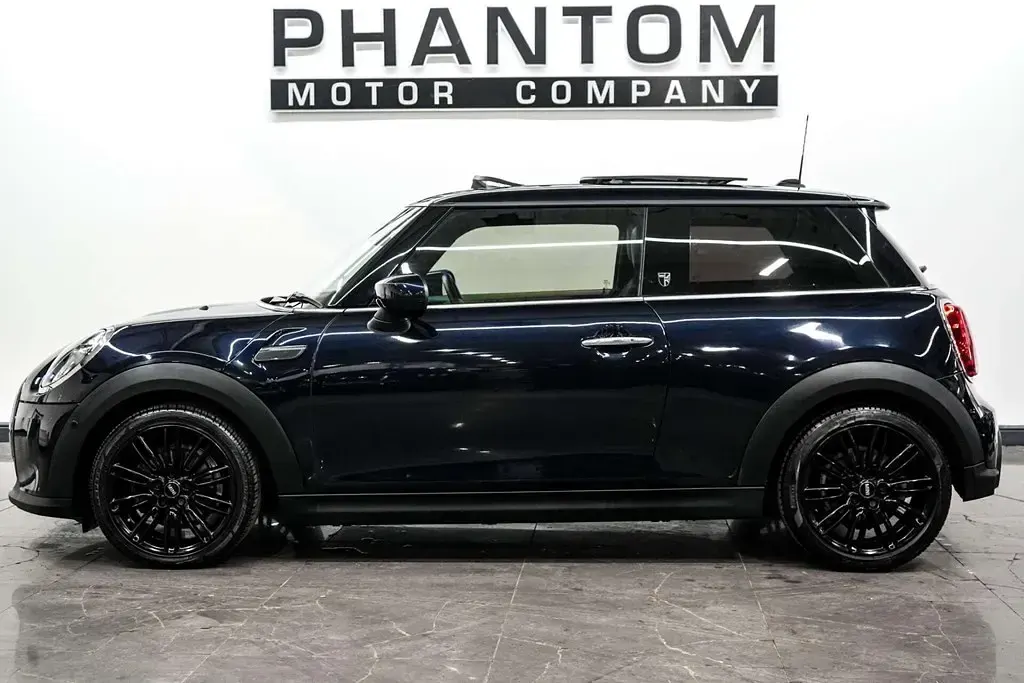 Begagnad Mini Cooper Exclusive 2022 Multicolour Halvkombi