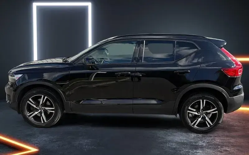 Used Volvo XC40 R-Design 197 HP (144 kW) 2021 SUV