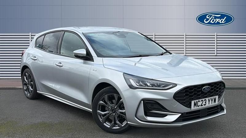 Used Ford Focus ST-Line 155 HP (114 kW) 2023 Silver Hatchback