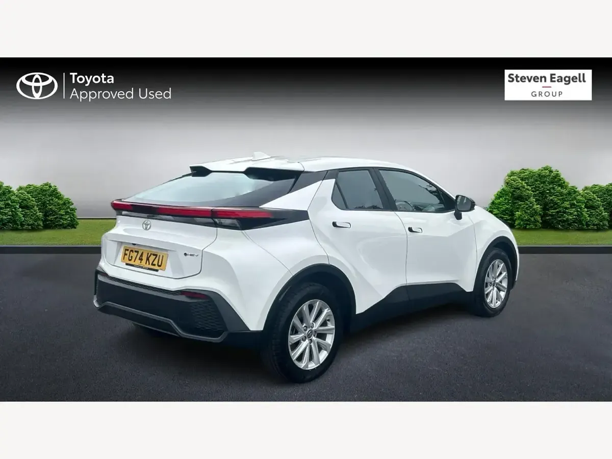 Begagnad Toyota C-HR 140 HK (102 kW) 2024 Vit SUV