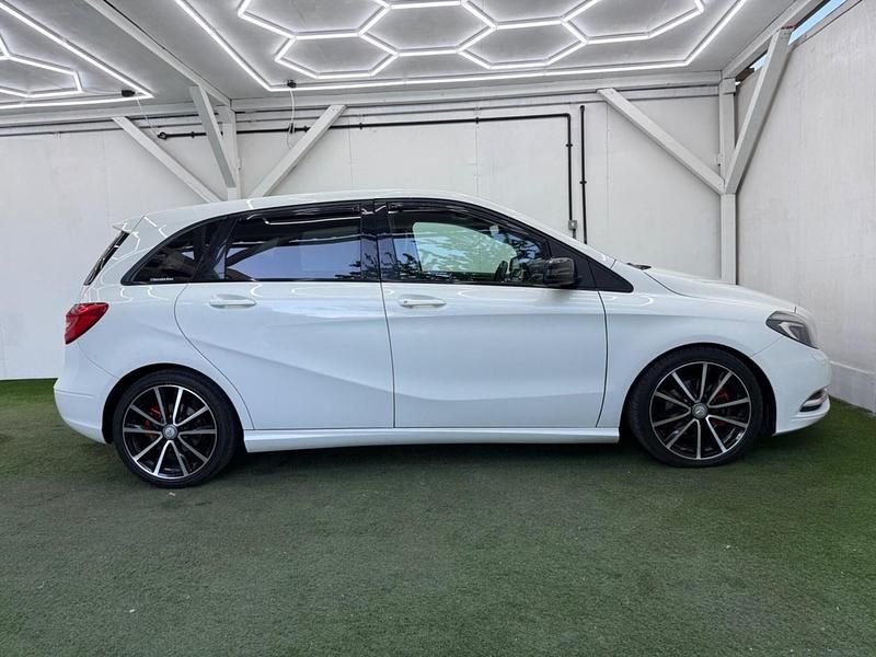 Begagnad Mercedes B180 109 HK (80 kW) 2014 Vit Minibuss