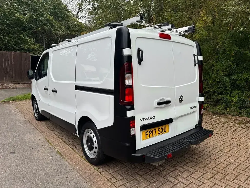 Used Vauxhall Vivaro S 95 HP (69 kW) 2017 White MPV