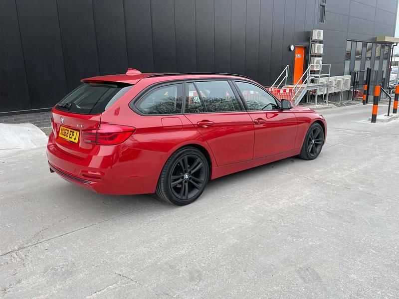 Begagnad BMW 318 Sport Line 2018 Röd Kombi