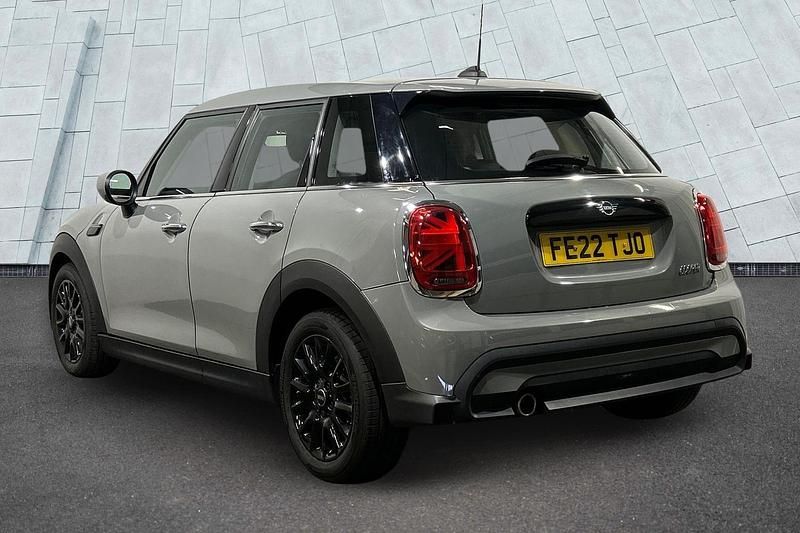 Begagnad Mini Cooper Classic 134 HK (98 kW) 2022 Grå Halvkombi