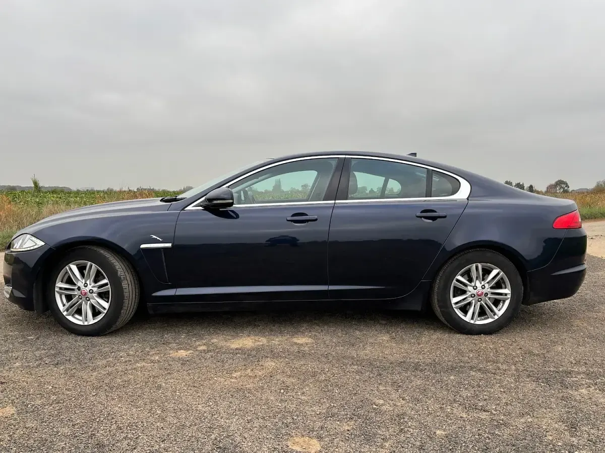 Used Jaguar XF Portfolio 200 HP (147 kW) 2014 Red Sedan