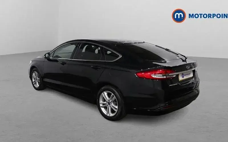 Używany Ford Mondeo Zetec 150 KM (110 kW) 2021 Hatchback