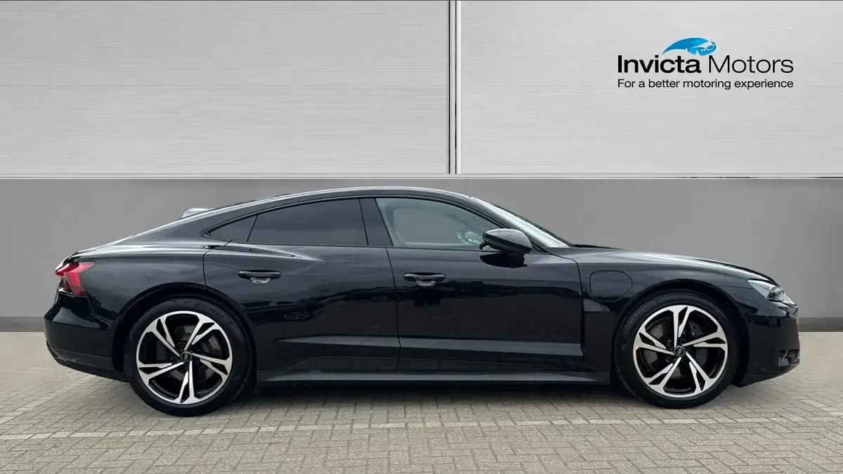 Used Audi e-tron GT quattro Comfort 389 kW (530 HP) 2023 Black Sedan