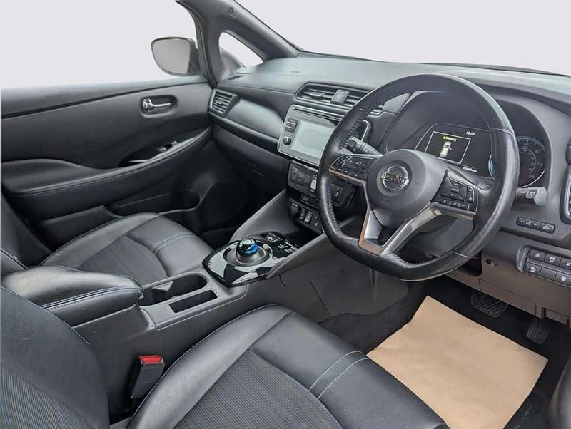 Used Nissan Leaf N-Connecta 110 kW (150 HP) 2018 White Hatchback