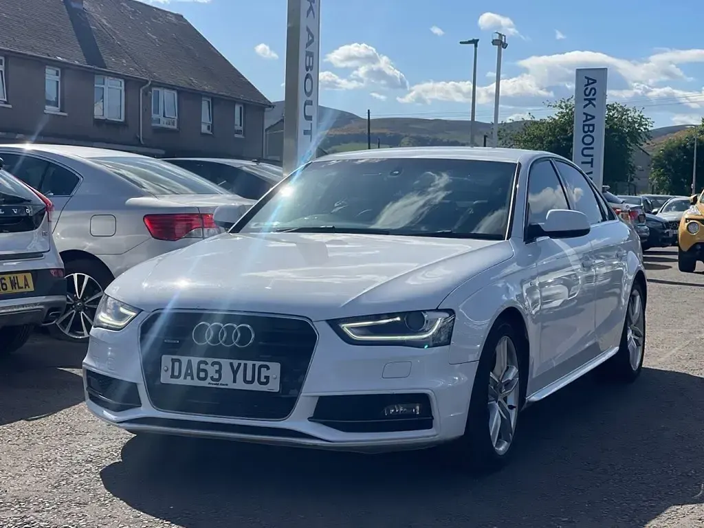 Używany Audi A4 S-Line 177 KM (130 kW) 2013 Biały Sedan/Limuzyna