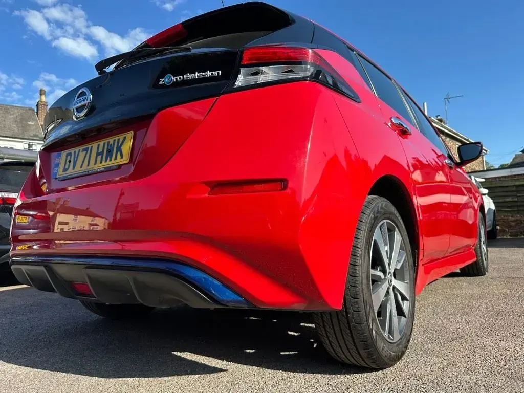 Used Nissan Leaf Acenta 110 kW (150 HP) 2021 Red Hatchback