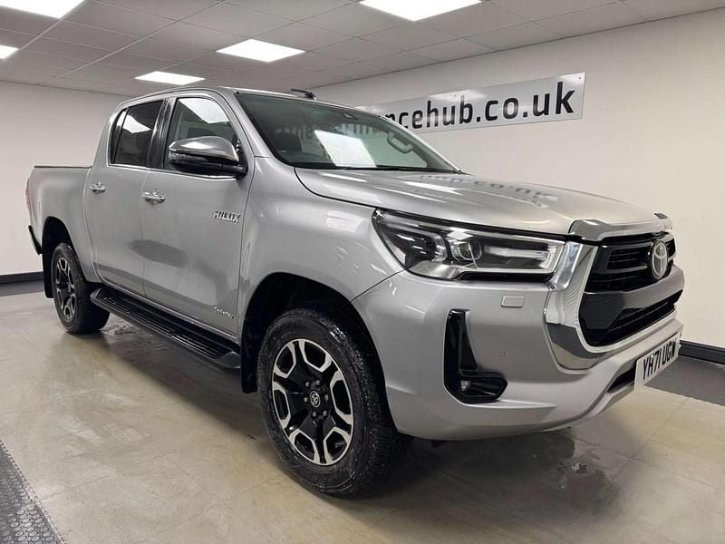Used Toyota HiLux Luxury 204 HP (150 kW) 2021 Silver Pickup