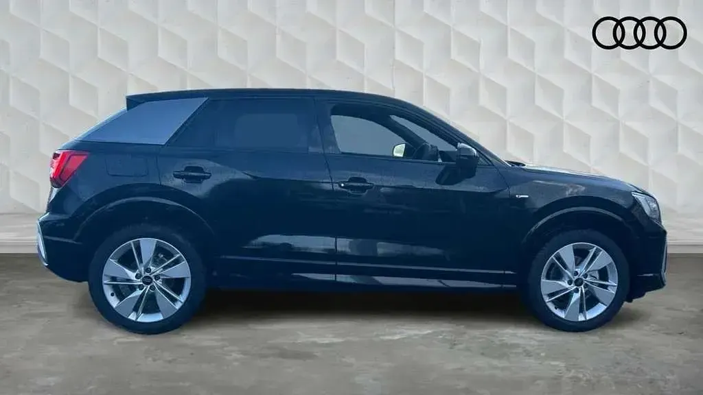Used Audi Q2 S-Line 113 HP (83 kW) 2025 Black SUV