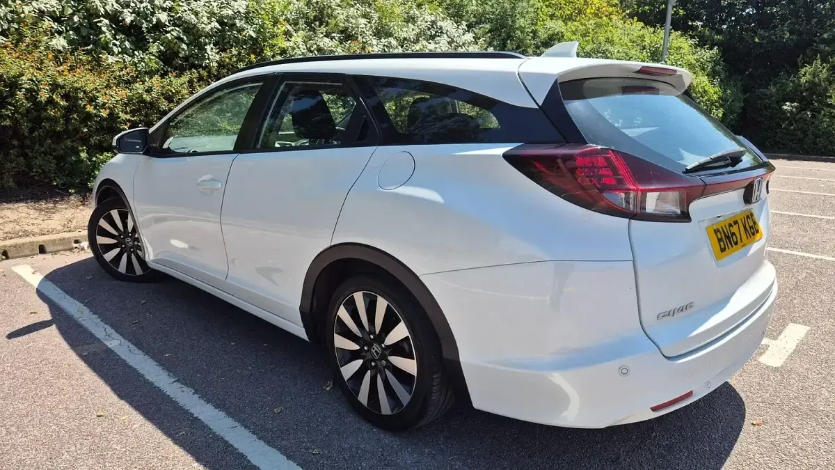 Used Honda Civic SE Plus 2017 White Estate