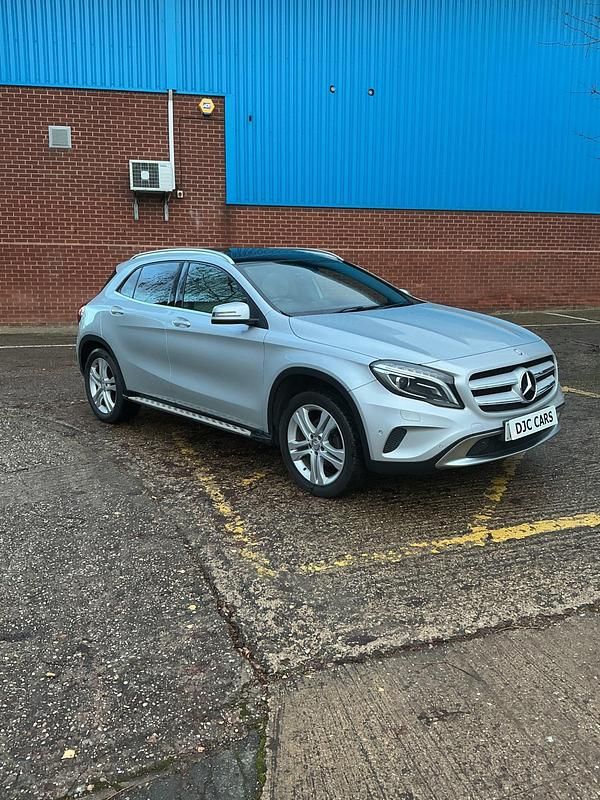 Used Mercedes GLA200 Premium 136 HP (100 kW) 2015 Silver SUV