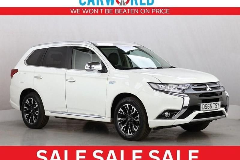 White Used 2015 Mitsubishi Outlander P-HEV Estate | £6,700 (Fair price) - Image 1/1