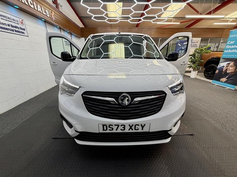 Used Vauxhall Combo S 100 HP (73 kW) 2023 White MPV