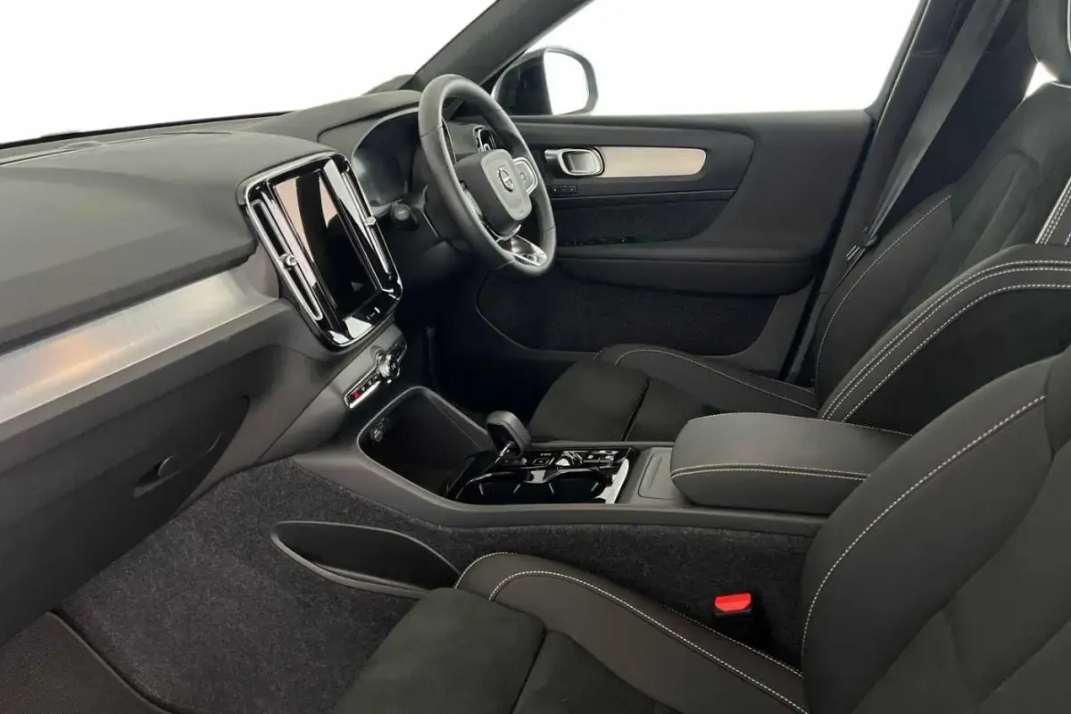 Used Volvo XC40 Plus 163 HP (119 kW) 2026 Vapour grey SUV