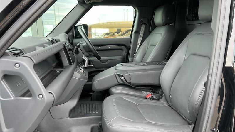 Used Land Rover Defender HSE Dynamic 350 HP (257 kW) 2025 Santorini black SUV
