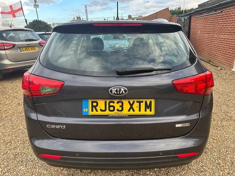Usado Kia Ceed 2014 Prateado Citadino