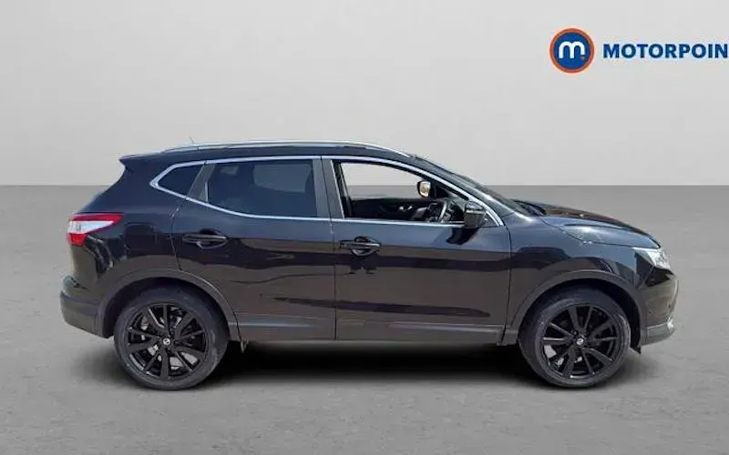 Used Nissan Qashqai Tekna 131 HP (96 kW) 2017 Black SUV