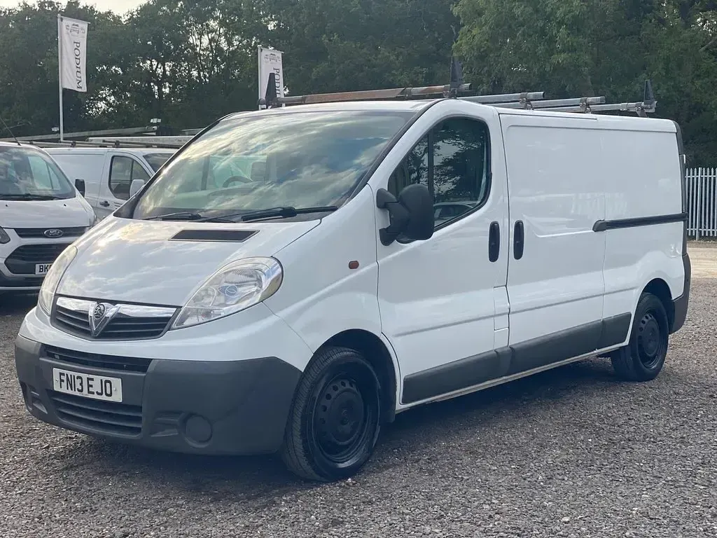 Used Vauxhall Vivaro 115 HP (84 kW) 2013 White MPV