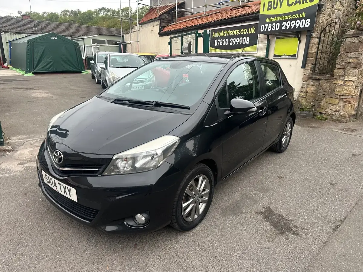Used Toyota Yaris 99 HP (72 kW) 2014 Black Hatchback