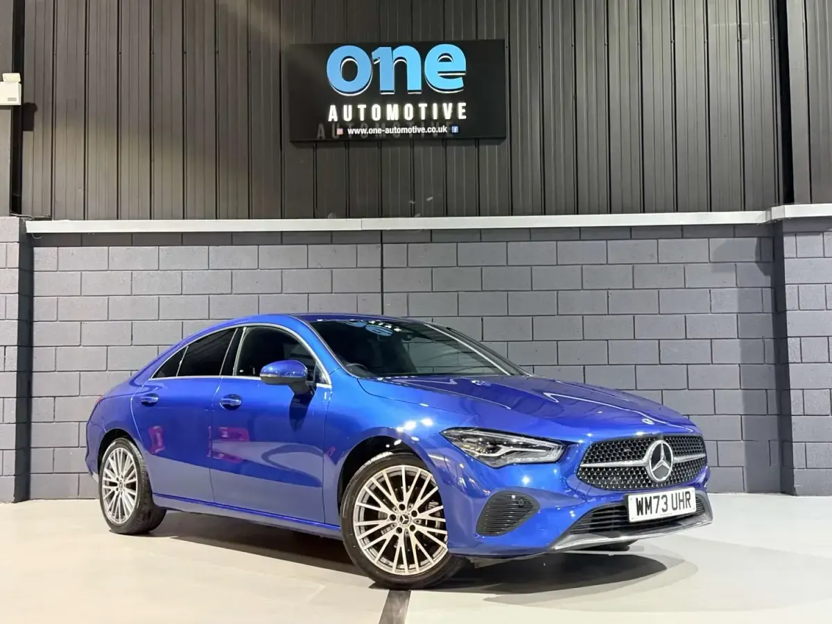 Usado Mercedes CLA200 Executive 163 HP (119 kW) 2024 Azul Coupé