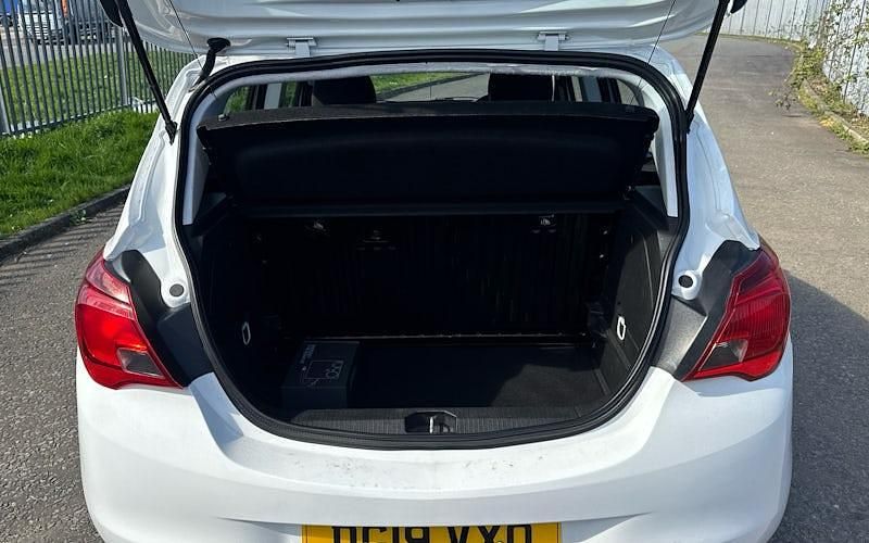 Used Vauxhall Corsa 90 HP (66 kW) 2019 White Hatchback