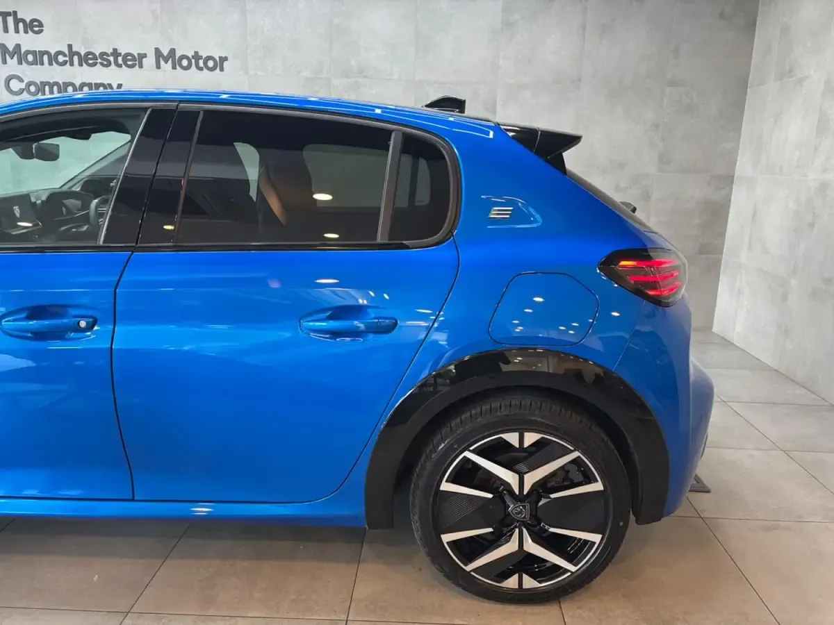 Second-hand Peugeot e-208 GTi 114 kW (156 CP) 2024 Albastru Hatchback