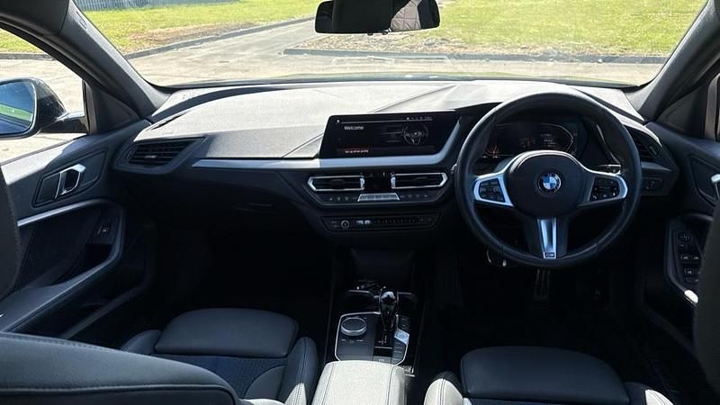 Usado BMW 118 M Sport 136 HP (100 kW) 2026 Preto Citadino