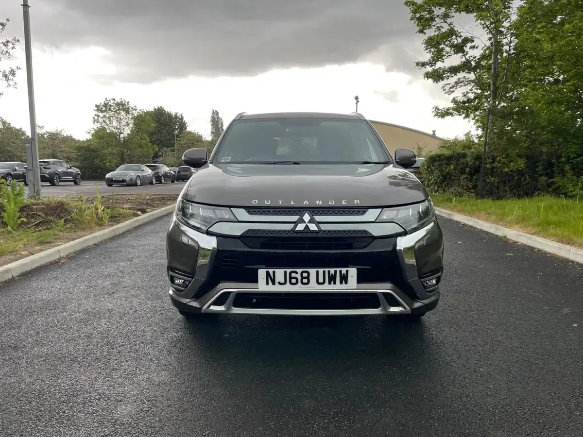 Usado Mitsubishi Outlander P-HEV 2018 Castanho Carrinha