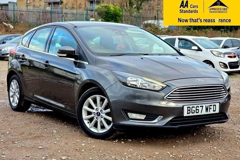 Used Ford Focus Titanium 125 HP (91 kW) 2017 Grey Hatchback