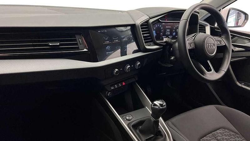 Used Audi A1 Sport 108 HP (79 kW) 2022 White SUV