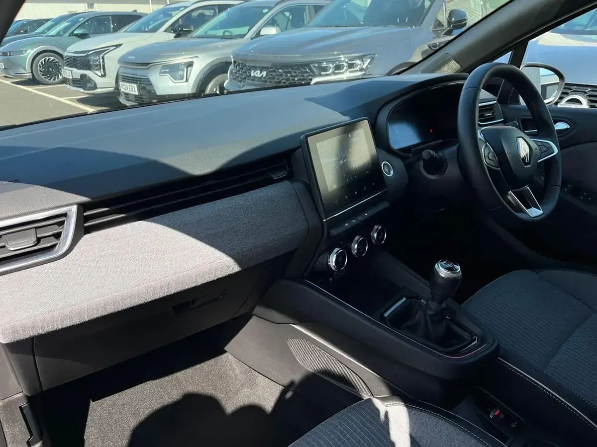 Used Renault Clio Techno 90 HP (66 kW) 2024 Blue Hatchback